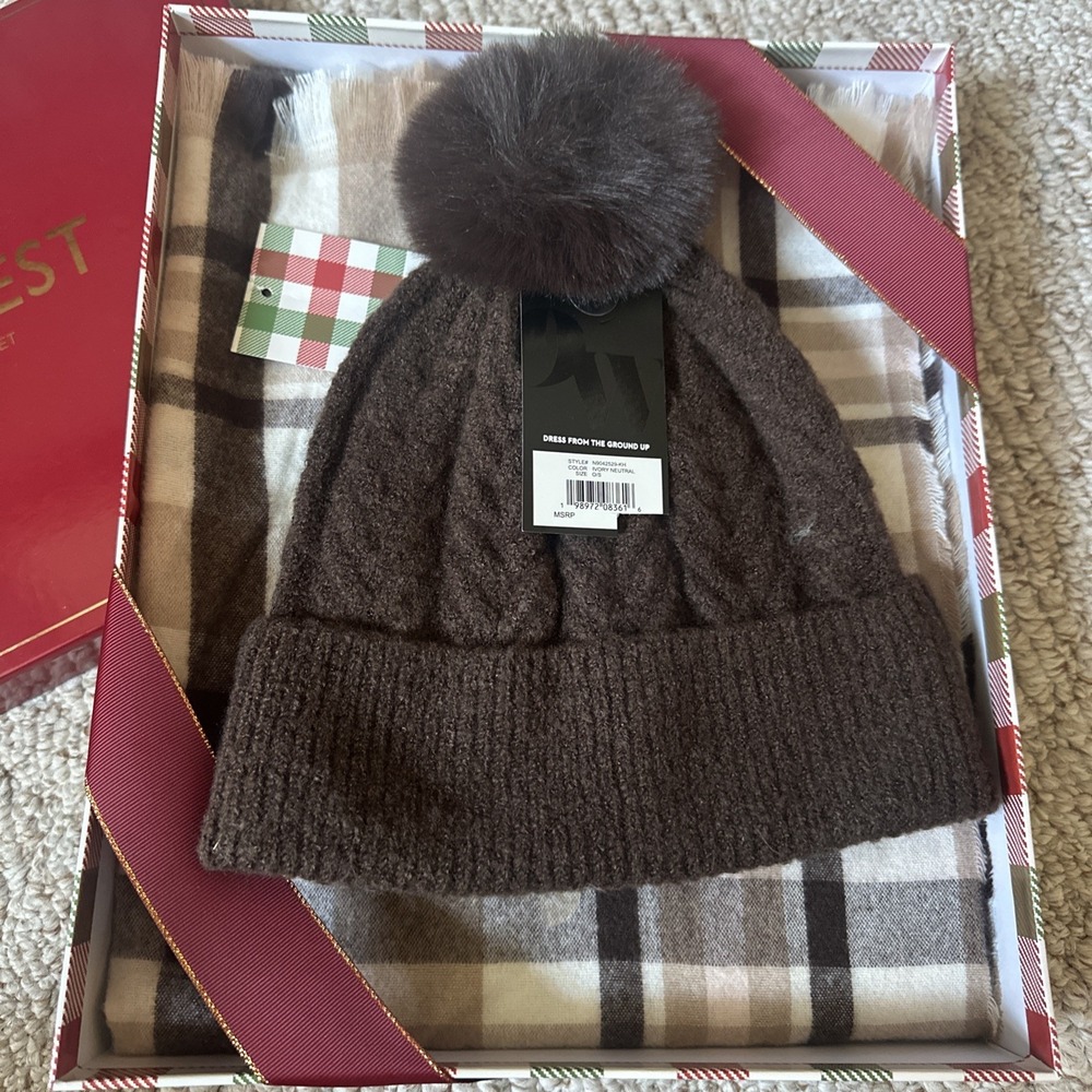 Nine West Womens Plaid Wrap Scarf & Diamond Stitch Beanie Set  NWT‎